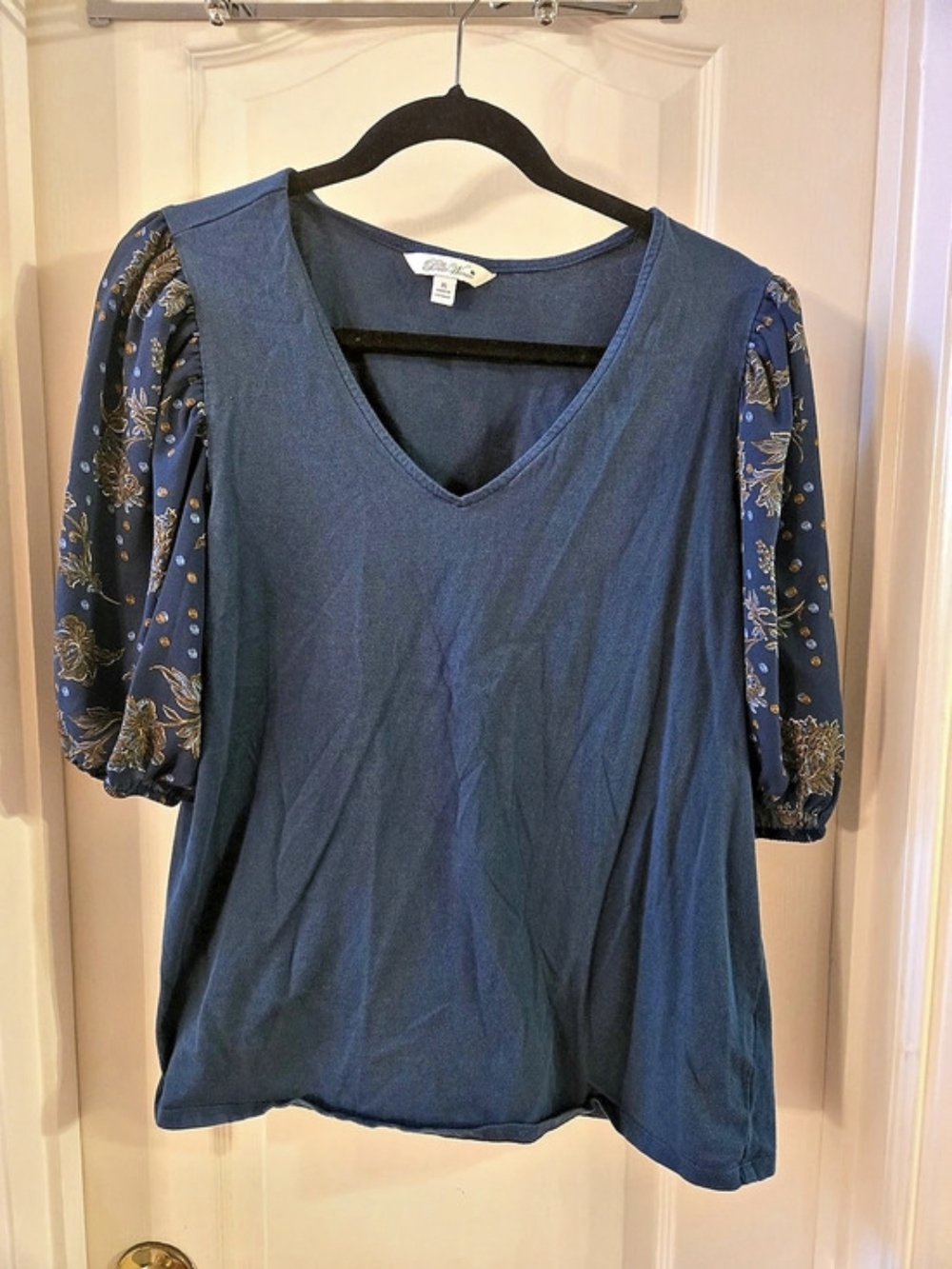 The Pioneer Woman Floral Sleeve V-Neck Blouse in Blue XL Like New